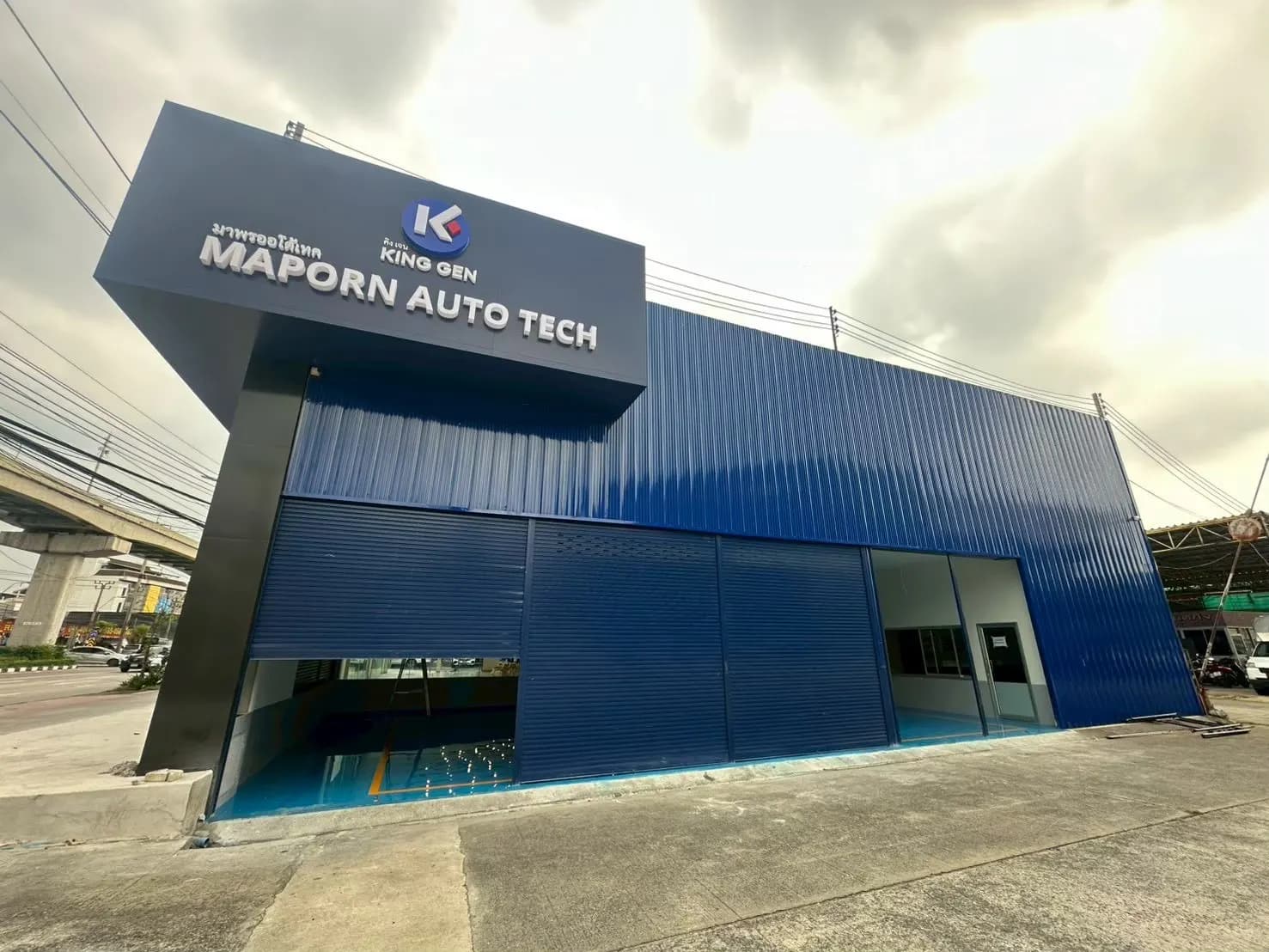 อาคารโชว์รูม Farizon — Maporn Auto Tech