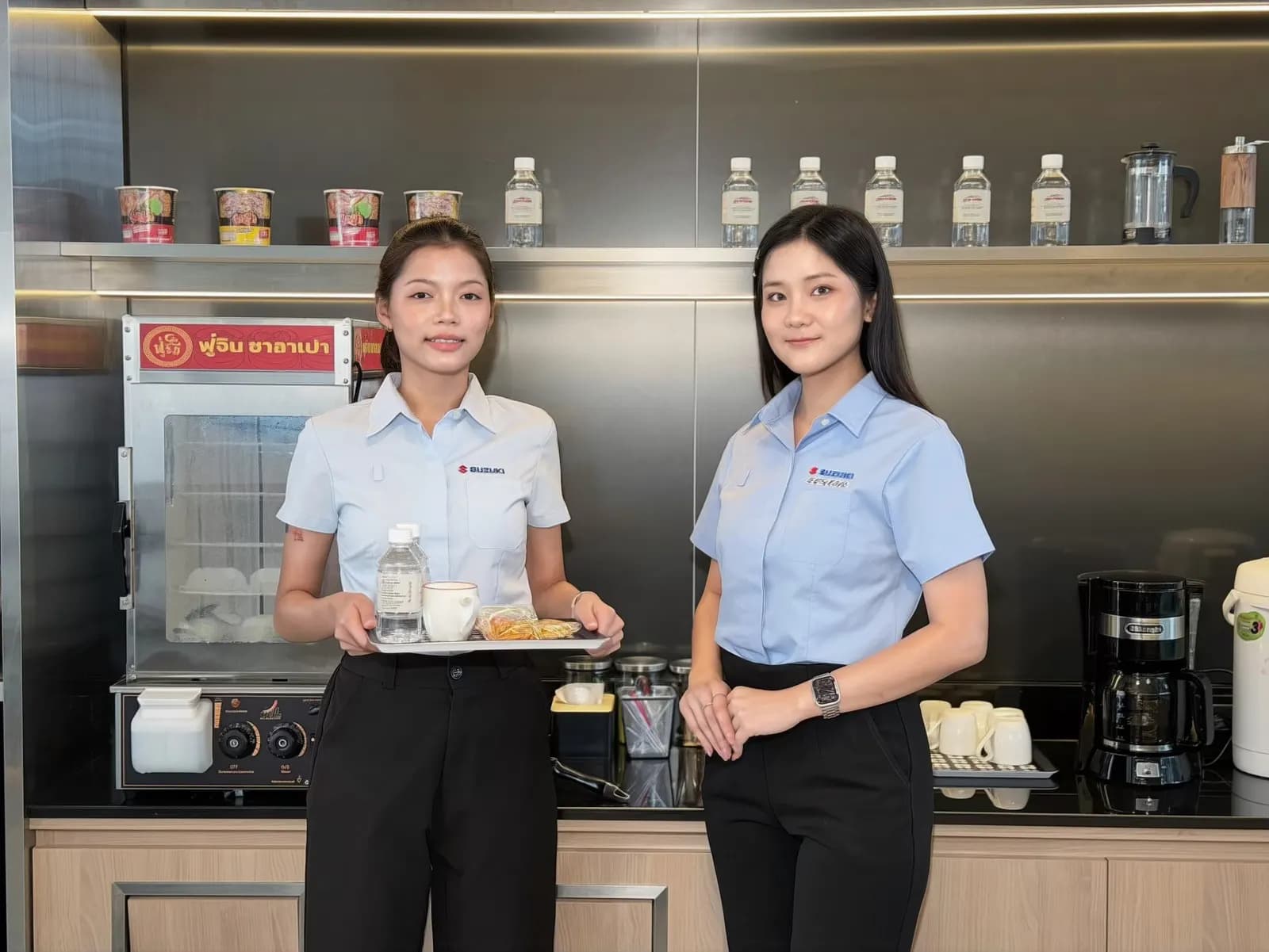 ทีมงานต้อนรับพร้อมของว่าง